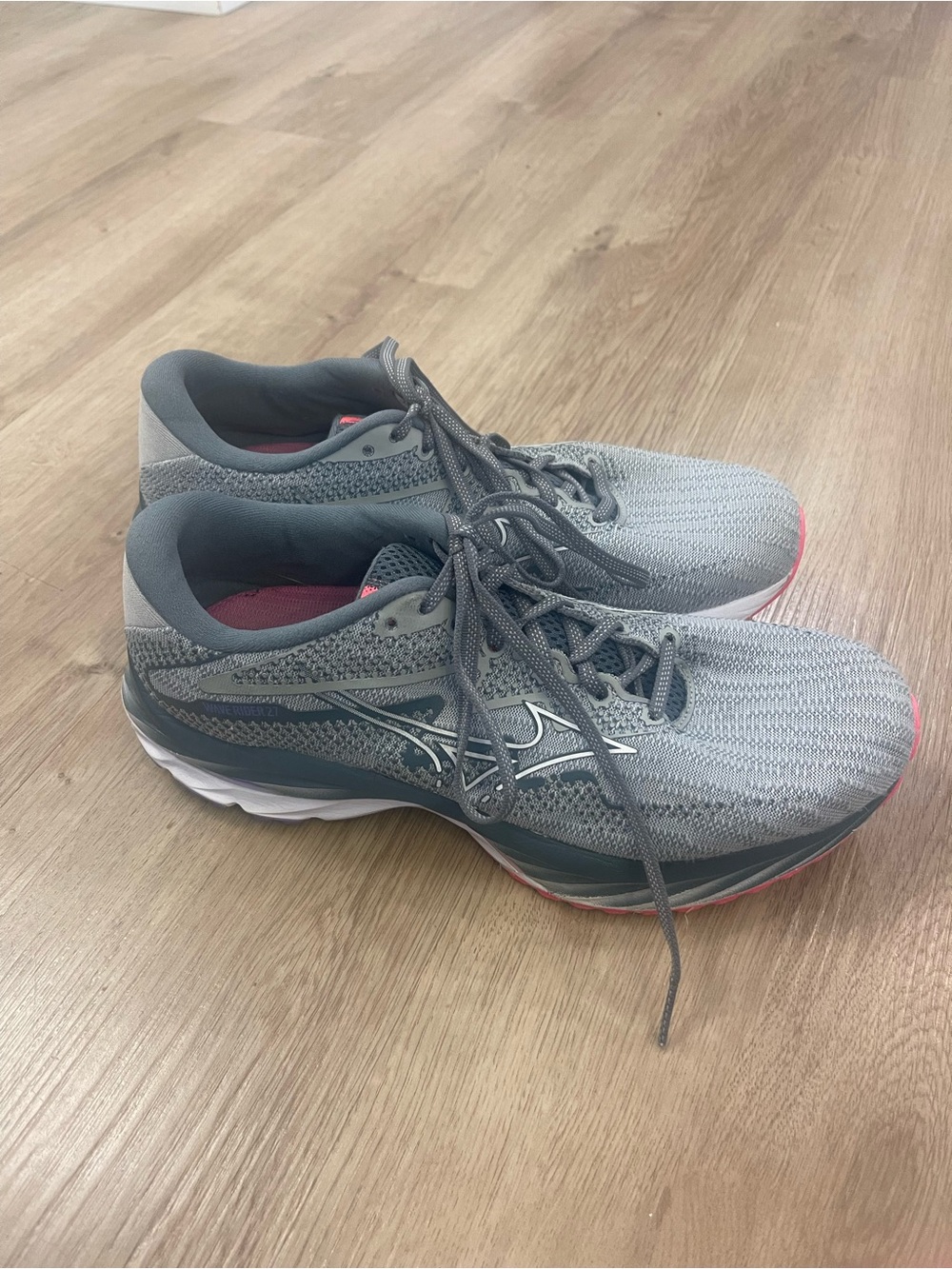 Mizuno Women's Gray Athletic Running Shoes with Pink Accents